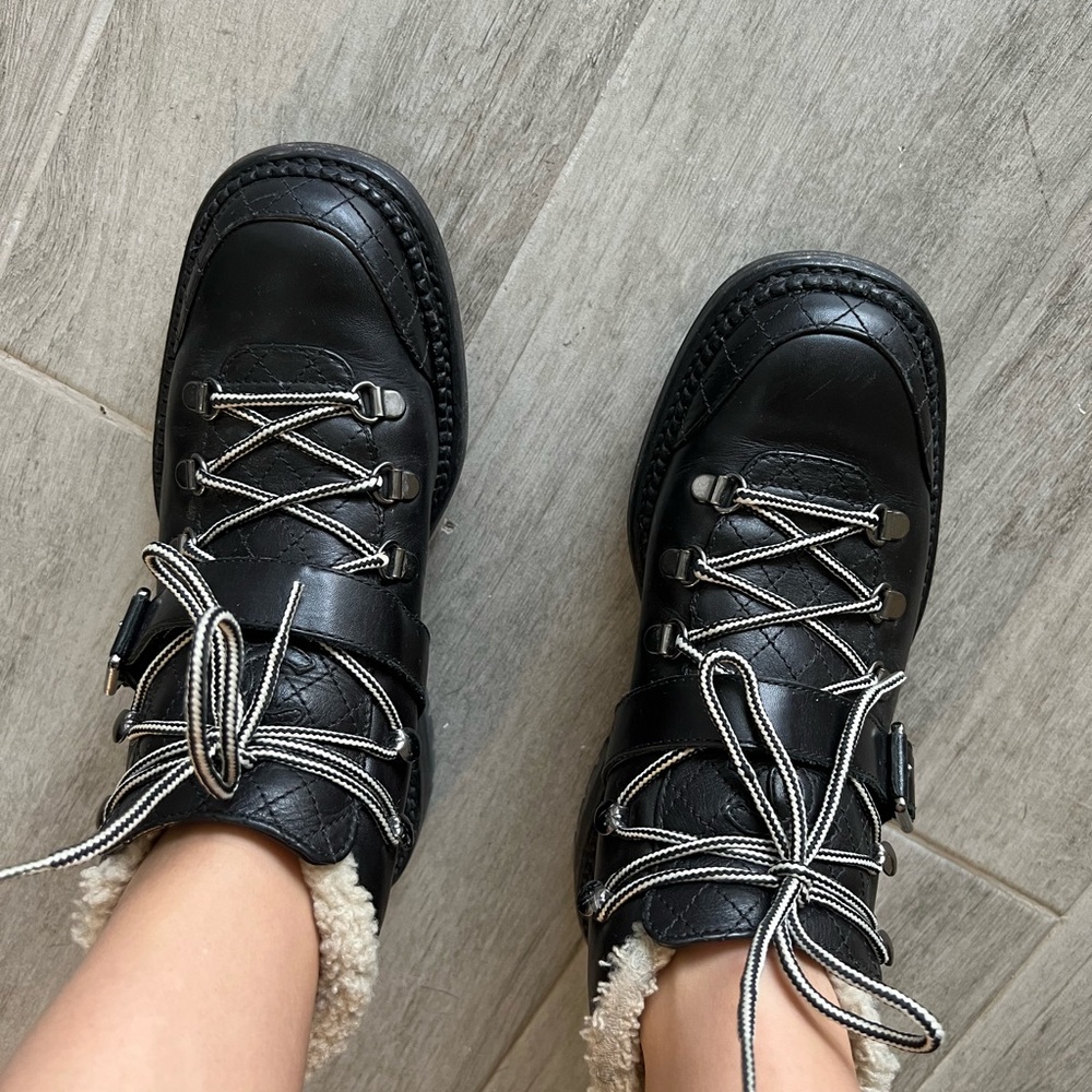 CHANEL Women CC Quilted Leather Shearling Lace Up Boots Black Size 37 Winter - Picture 6 of 9